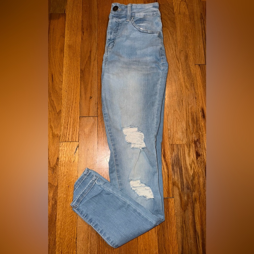 SO High-Rise Curvy Distressed Jeggings – Light Wash (Size 5/27W)